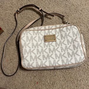 White Micheal Kors bag with gold hardware